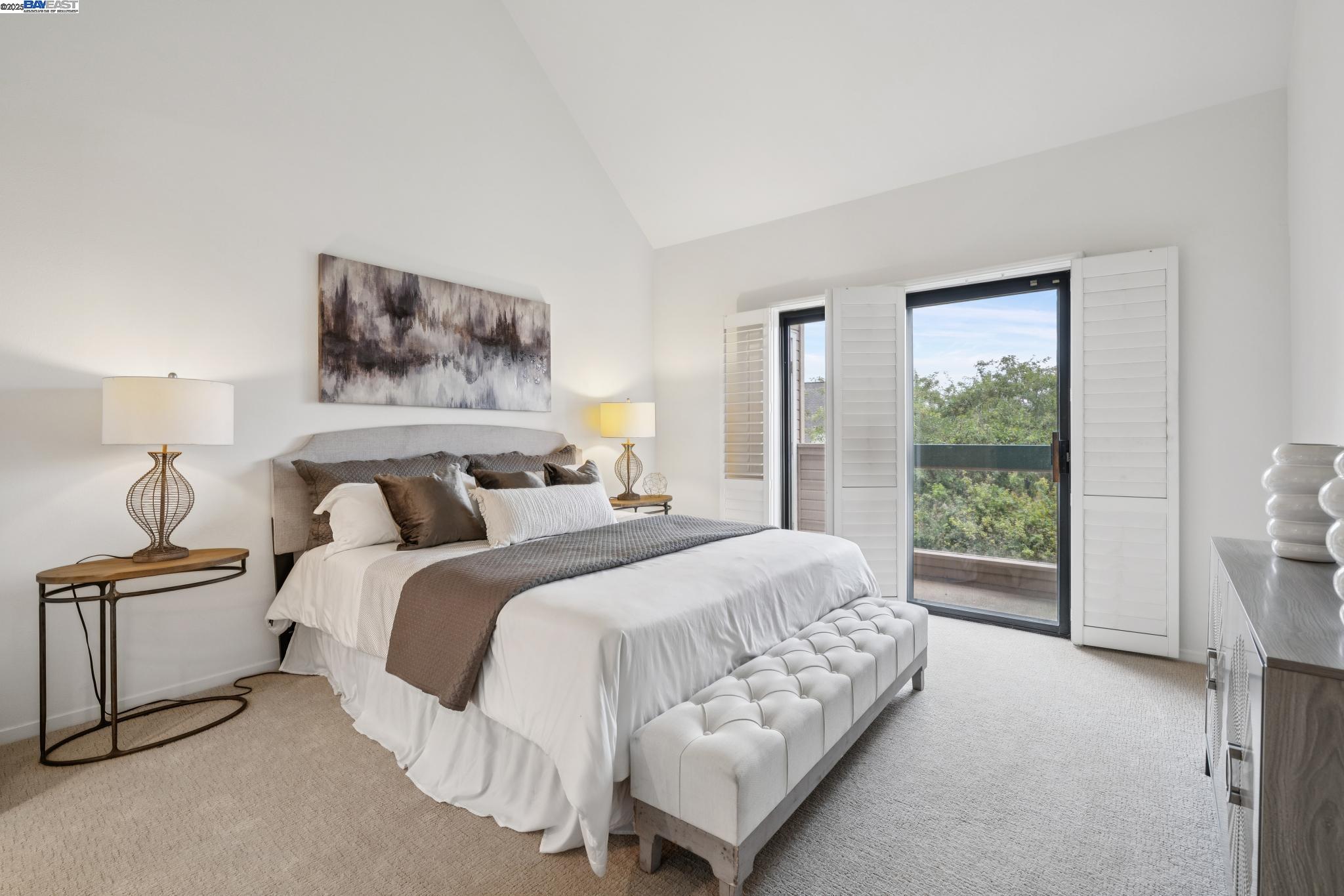 Alameda, California 94501, United States, 2 Bedrooms Bedrooms, ,2 BathroomsBathrooms,Residential,Active,194807