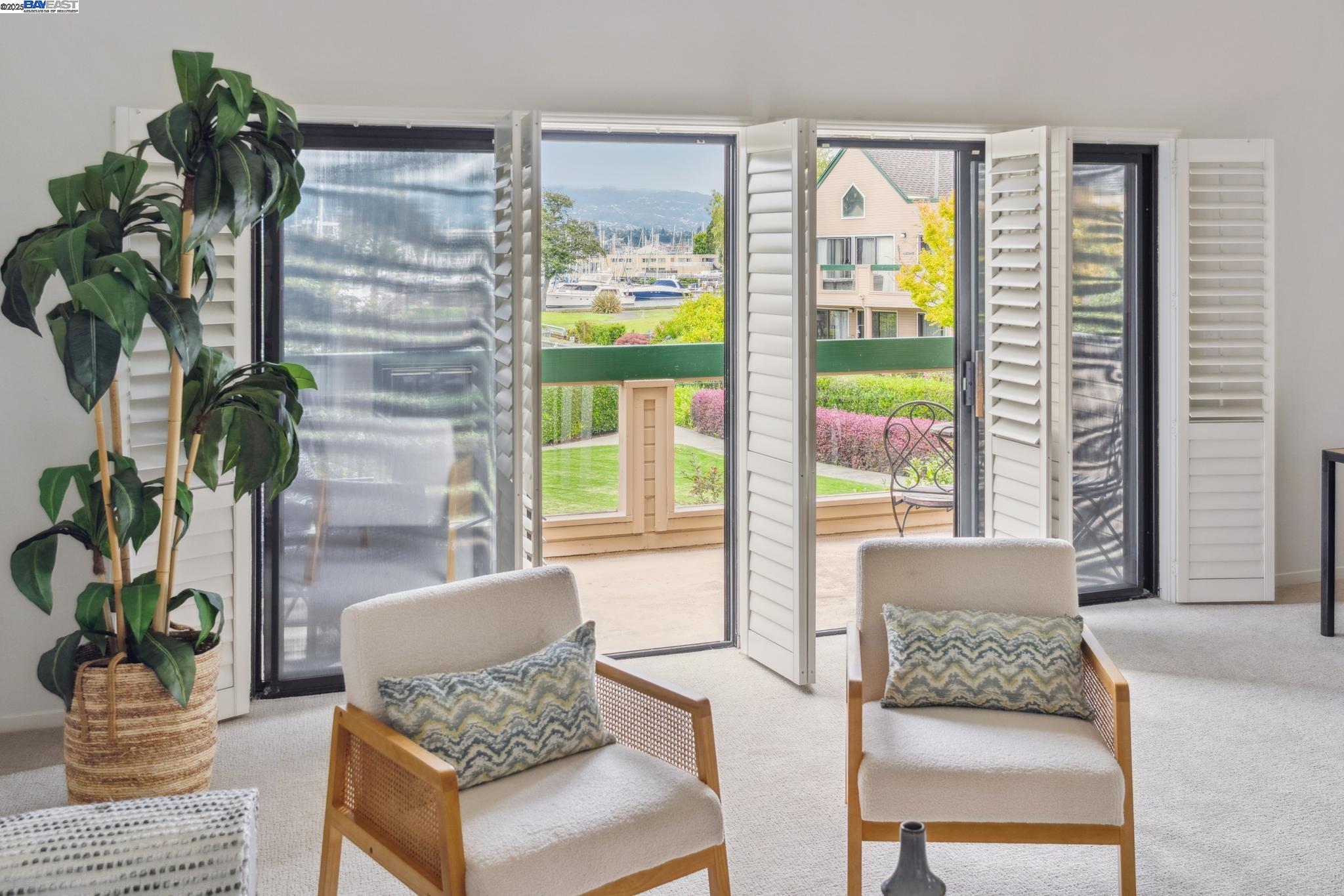 Alameda, California 94501, United States, 2 Bedrooms Bedrooms, ,2 BathroomsBathrooms,Residential,Active,194807