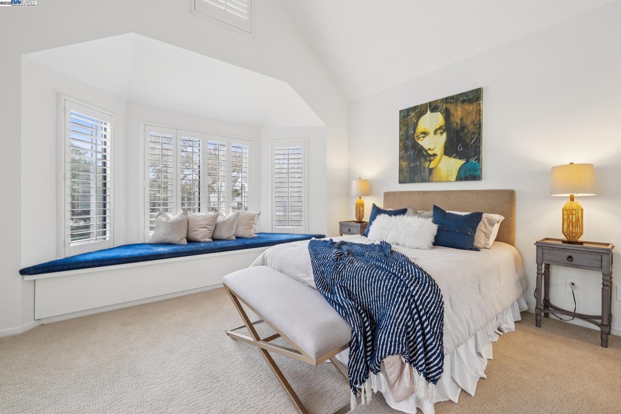 Alameda, California 94501, United States, 2 Bedrooms Bedrooms, ,2 BathroomsBathrooms,Residential,Active,194807