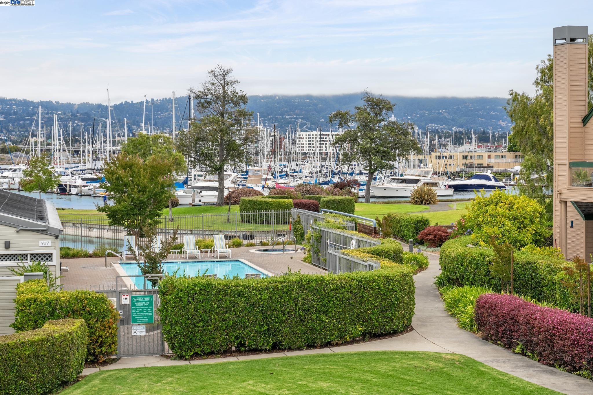 Alameda, California 94501, United States, 2 Bedrooms Bedrooms, ,2 BathroomsBathrooms,Residential,Active,194807