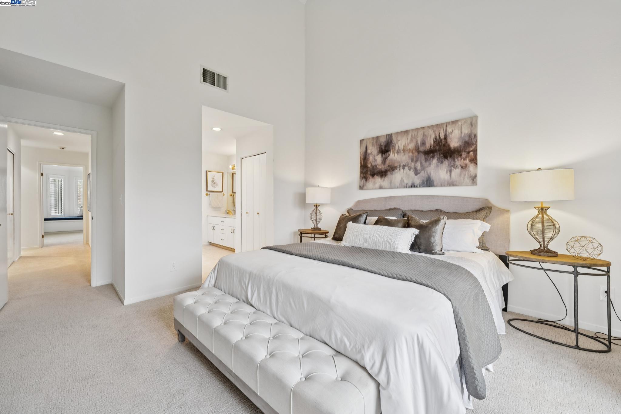 Alameda, California 94501, United States, 2 Bedrooms Bedrooms, ,2 BathroomsBathrooms,Residential,Active,194807