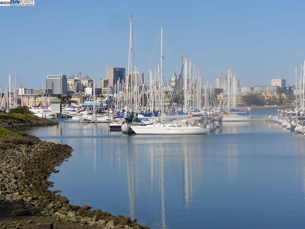 Alameda, California 94501, United States, 2 Bedrooms Bedrooms, ,2 BathroomsBathrooms,Residential,Active,194807