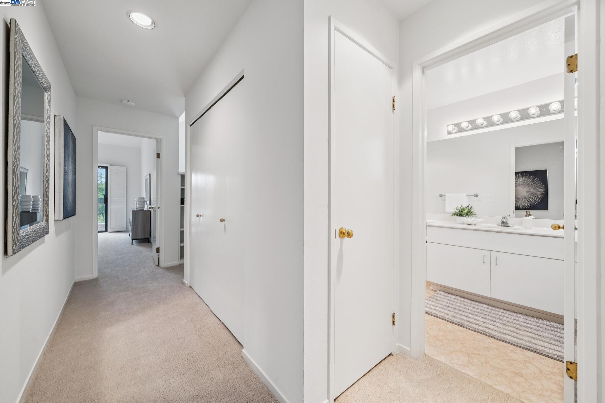 Alameda, California 94501, United States, 2 Bedrooms Bedrooms, ,2 BathroomsBathrooms,Residential,Active,194807