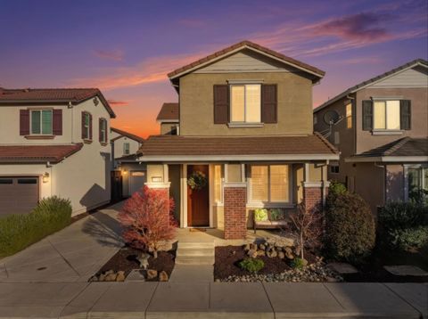 Photo of 7716 Oregano Way, Gilroy, CA 95020 (MLS # ML82034532)