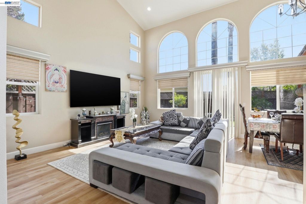 Photo of 9740 Linnet Ct, Gilroy, CA 95020 (MLS # 41127171)