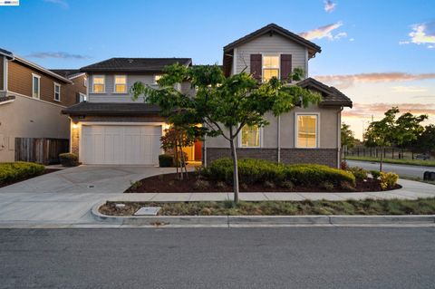 Photo of 33454 Bronco Loop, Fremont, CA 94555 (MLS # 41130321)