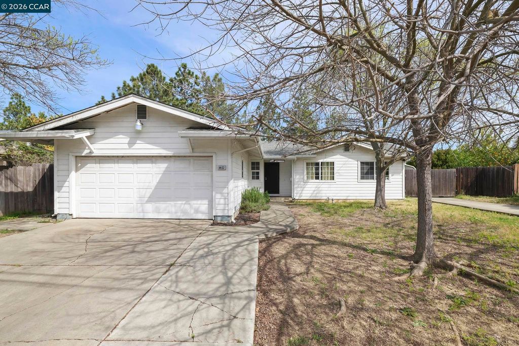 Photo of 3922 Bayview Circle, Concord, CA 94520 (MLS # 41127179)
