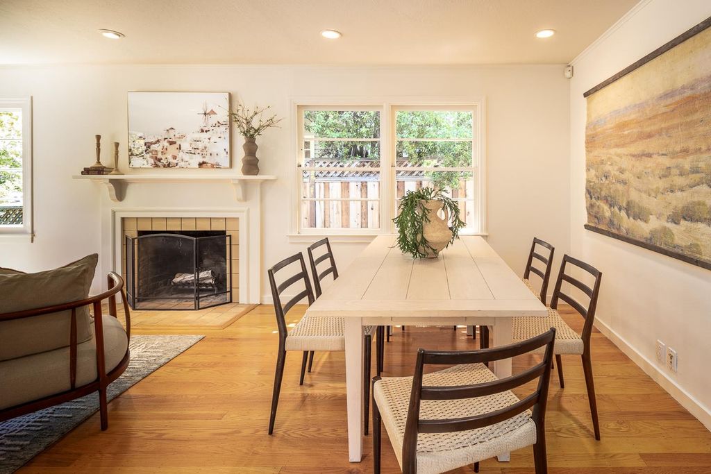 Photo of 1624 Mariposa Avenue, Palo Alto, CA 94306 (MLS # ML82048012)