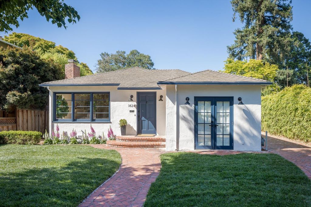 Photo of 1624 Mariposa Avenue, Palo Alto, CA 94306 (MLS # ML82048012)