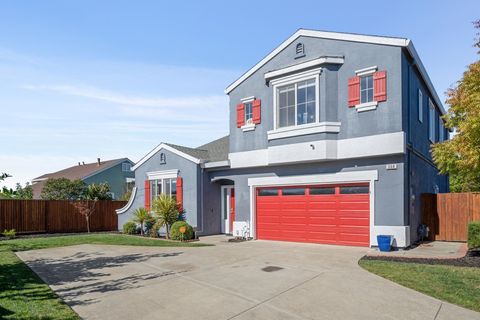 Photo of 568 Cattail Ct, American Canyon, CA 94503 (MLS # 41123368)