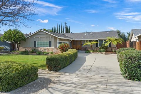Photo of 3689 Woodford Drive, San Jose, CA 95124 (MLS # ML82036428)
