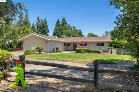 Photo of 1600 Copenhagen Way, Carmichael, CA 95608 (MLS # 41139555)