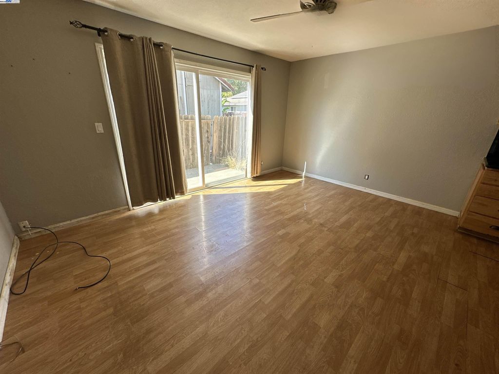 Photo of 163 Stirling Dr, Vacaville, CA 95687 (MLS # 41115732)