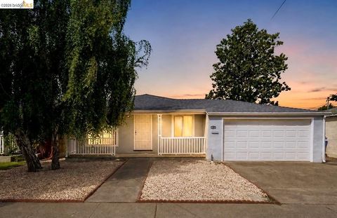 Photo of 16125 Via Lupine, San Lorenzo, CA 94580 (MLS # 41139757)