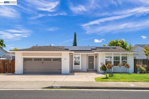 Photo of 479 Mission Dr, Pleasanton, CA 94566 (MLS # 41134175)