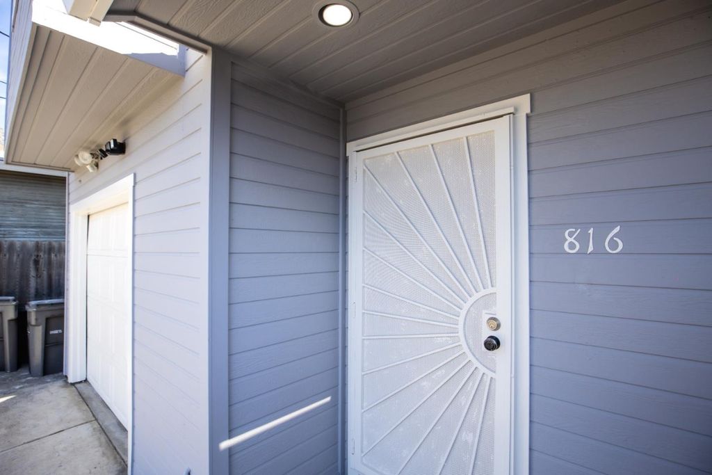 Photo of 816 7th Avenue, Oakland, CA 94606 (MLS # ML82038467)