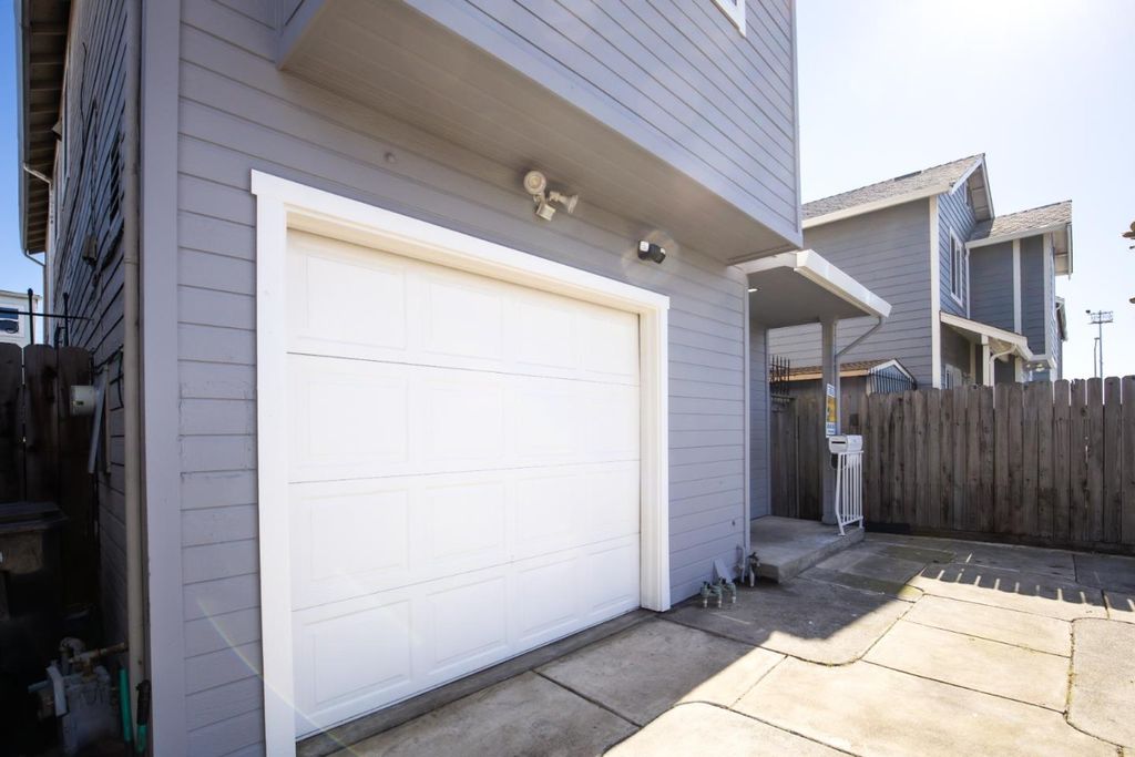 Photo of 816 7th Avenue, Oakland, CA 94606 (MLS # ML82038467)