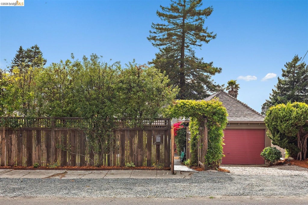 Photo of 282 Grizzly Peak Blvd, Kensington, CA 94708 (MLS # 41145407)