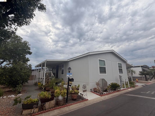 2700 E VALLEY PKWY, ESCONDIDO, CA 92027 - Image ecdc9785ebeb78dfa2a9d9486807da9e/2373631768