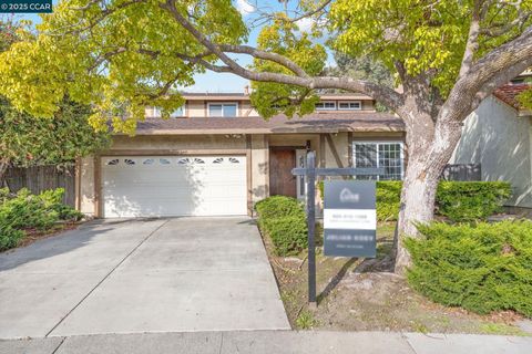 Photo of 1340 Greenway Dr, Richmond, CA 94803 (MLS # 41118504)