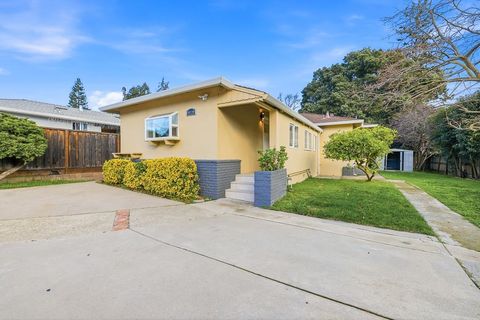 Photo of 19790 Stanton Ave, Castro Valley, CA 94546 (MLS # 41120938)