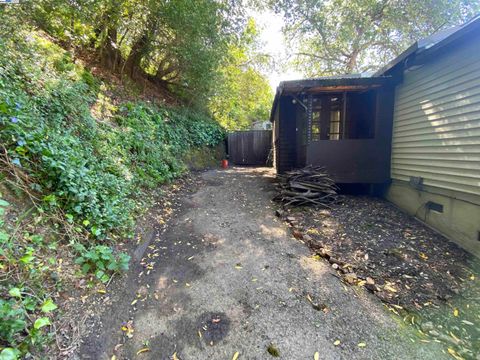 A home in San Anselmo