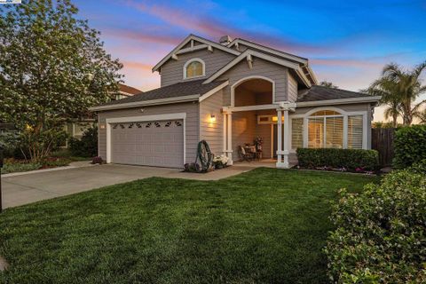 1932 Meadow Glen Dr. Livermore CA 94551
