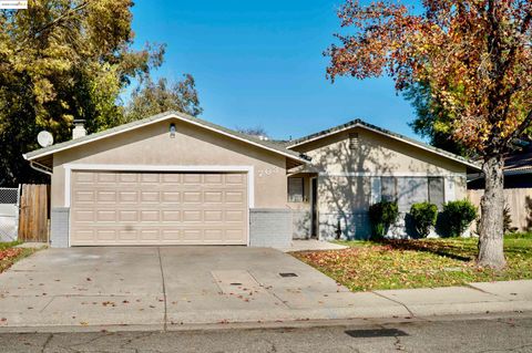 Photo of 703 Prospector Dr, Stockton, CA 95210 (MLS # 41119437)