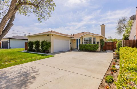 Photo of 955 Ventura Ave, Livermore, CA 94551 (MLS # 41117406)