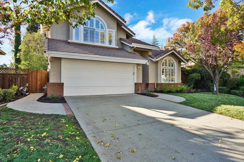 Photo of 539 Zenith Ridge Dr, Danville, CA 94506 (MLS # 41116062)