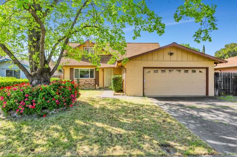 205 Arrowhead Drive, Vacaville, CA 95687 - MLS#: ML82001792