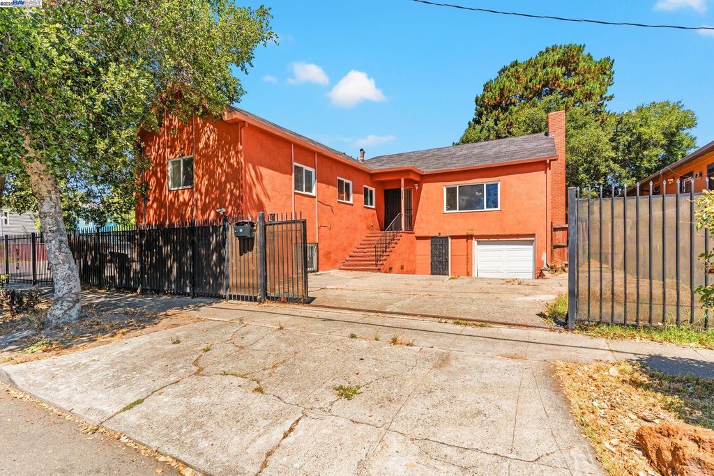 Photo of 1015 82Nd Ave, Oakland, CA 94621 (MLS # 41116070)