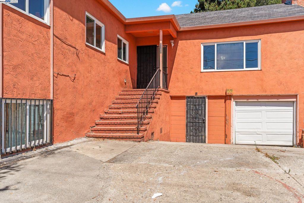 Photo of 1015 82Nd Ave, Oakland, CA 94621 (MLS # 41116070)
