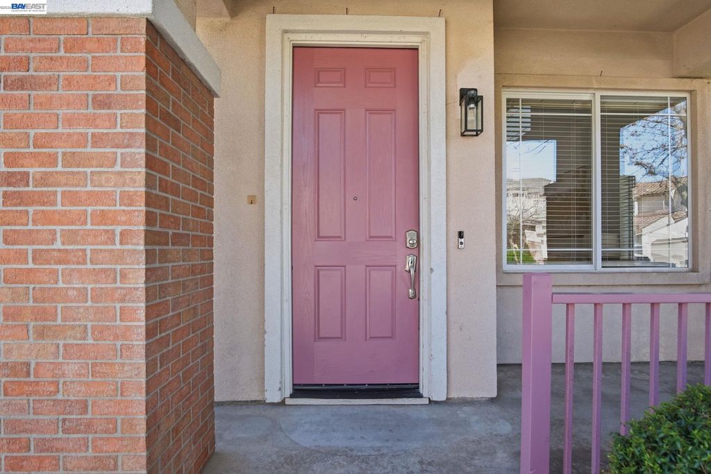 Photo of 116 Mahogany Ln, Union City, CA 94587 (MLS # 41127615)