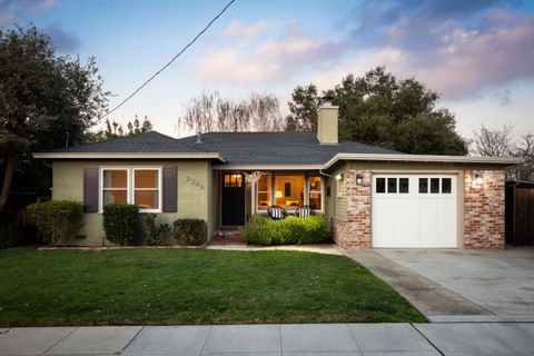 A home in San Carlos