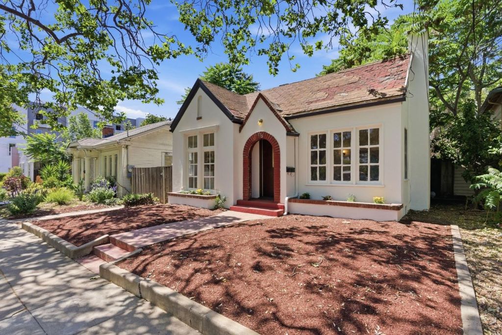 Photo of 775 E Saint John Street, San Jose, CA 95112 (MLS # ML82048093)