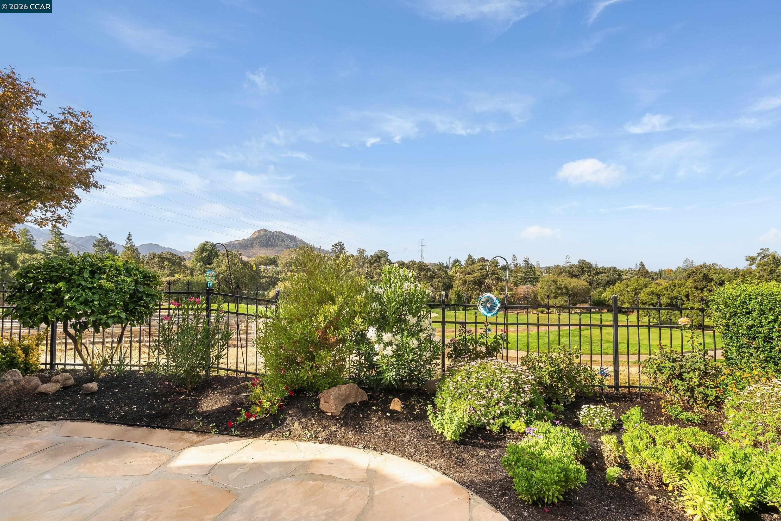 1049 Feather Cir