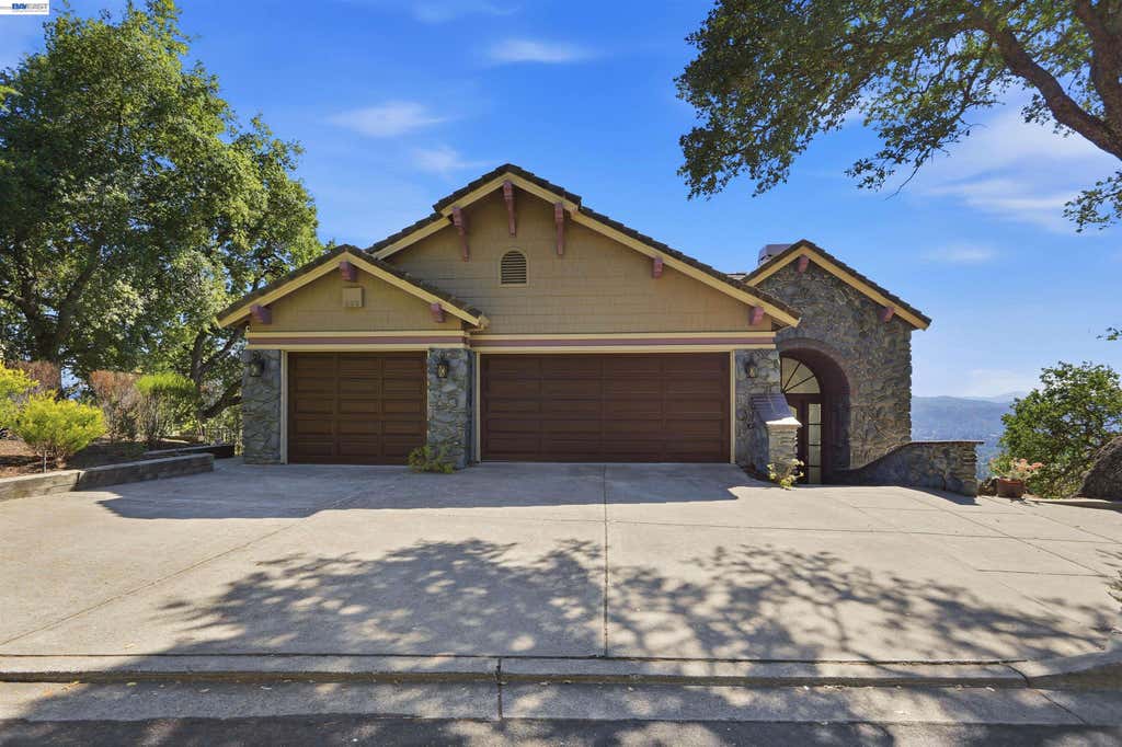 Photo of 506 Oakshire Place, Alamo, CA 94507 (MLS # 41145764)