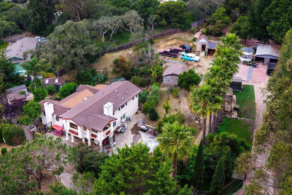 Photo of 18171 Berta Canyon Road, Salinas, CA 93907 (MLS # ML82041629)