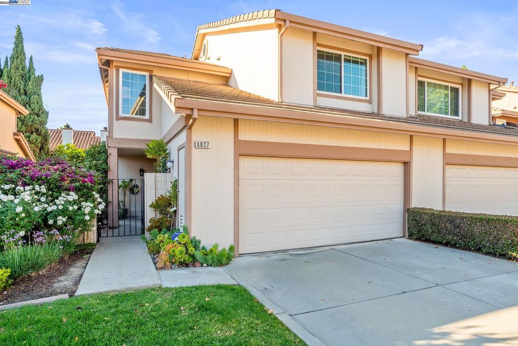 Photo of 4027 Sunset Ter, Fremont, CA 94536 (MLS # 41114217)