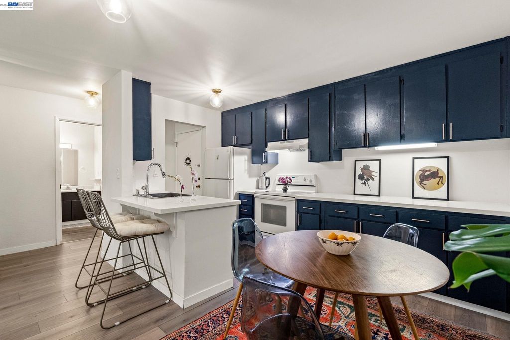 Photo of 955 Shorepoint Ct #100, Alameda, CA 94501 (MLS # 41128842)