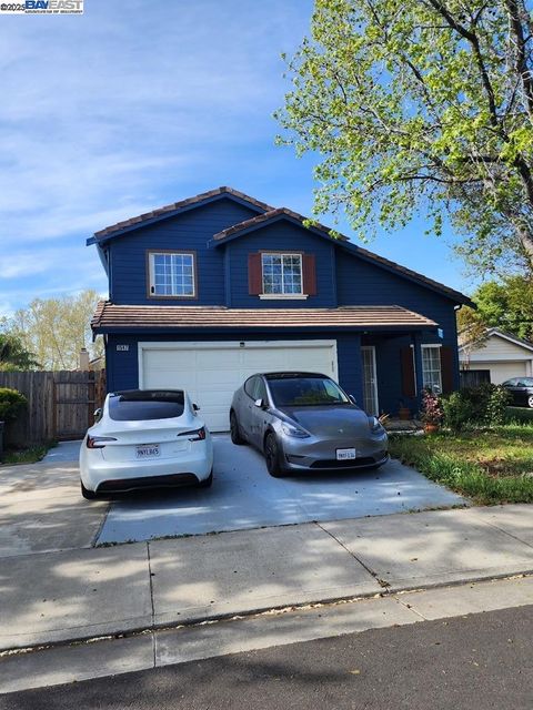 Photo of 1547 Parkside Ct, Tracy, CA 95376 (MLS # 41119651)