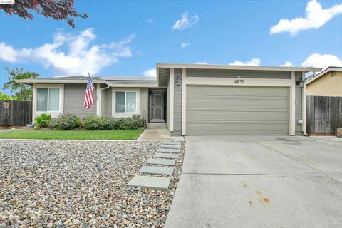 Photo of 4831 Fuschia Way, Oakley, CA 94561 (MLS # 41128525)