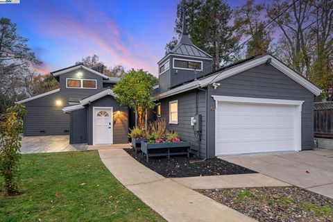 Photo of 41 Bonita Ct, Walnut Creek, CA 94595 (MLS # 41119480)