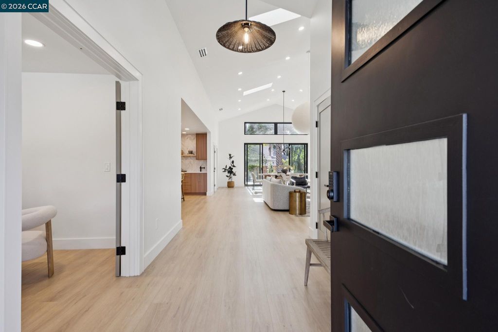 Photo of 160 Via Del Sol, Walnut Creek, CA 94597 (MLS # 41126958)