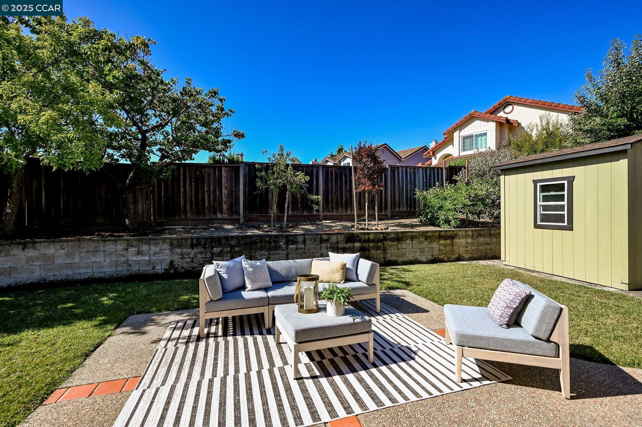 Castro Valley, California 94552, United States, 3 Bedrooms Bedrooms, ,2 BathroomsBathrooms,Residential,Active,186000