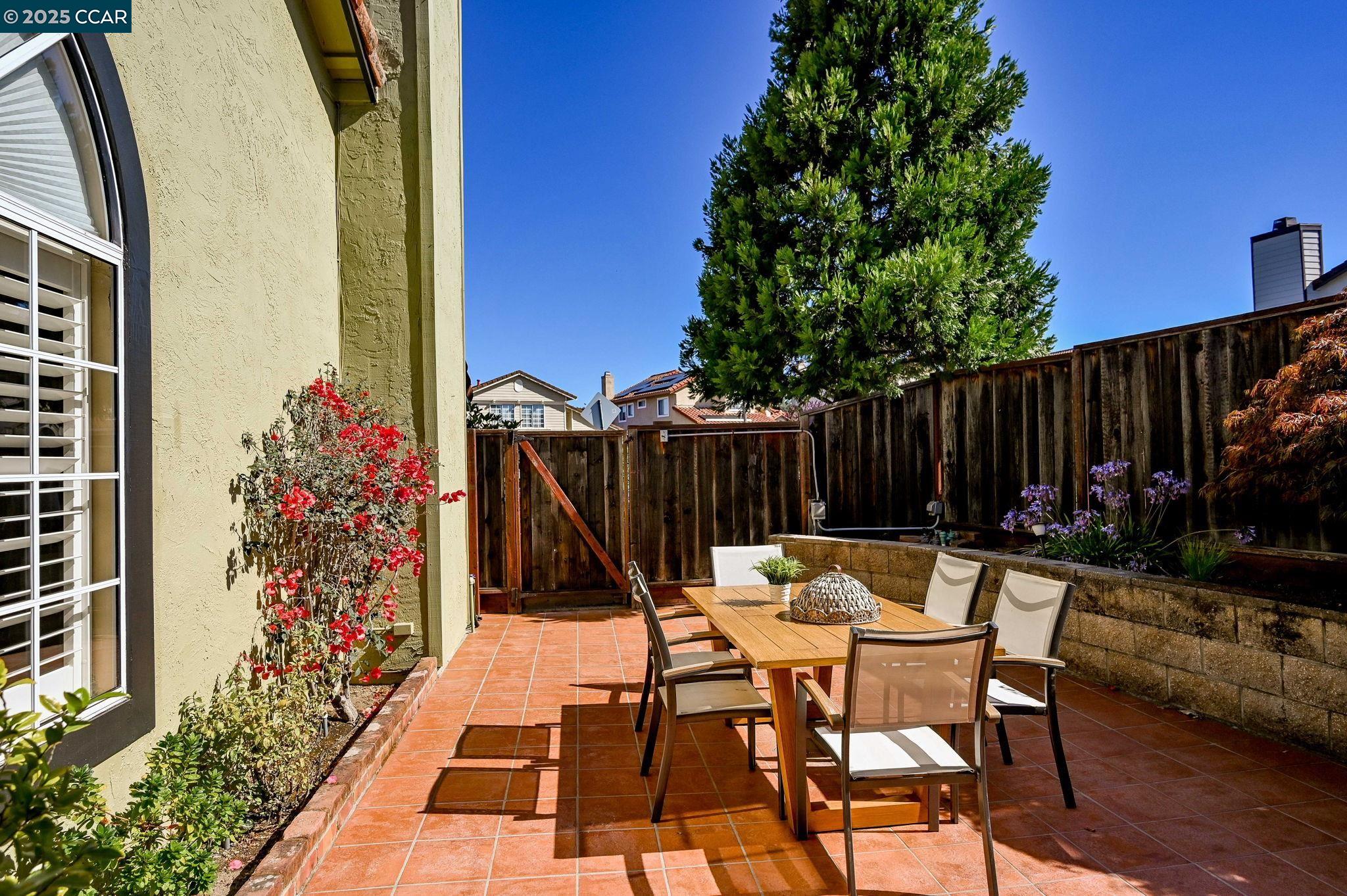 Castro Valley, California 94552, United States, 3 Bedrooms Bedrooms, ,2 BathroomsBathrooms,Residential,Active,186000