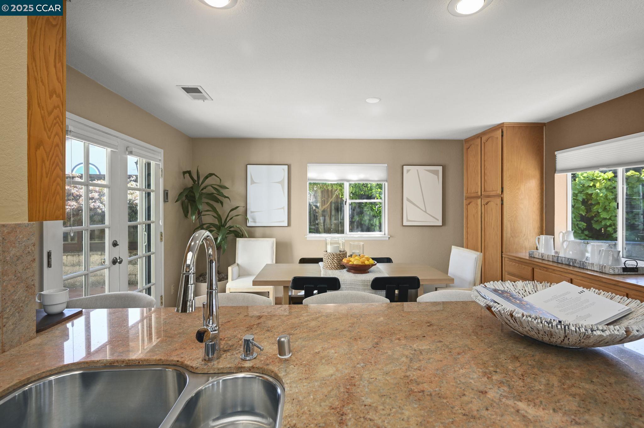 Castro Valley, California 94552, United States, 3 Bedrooms Bedrooms, ,2 BathroomsBathrooms,Residential,Active,186000