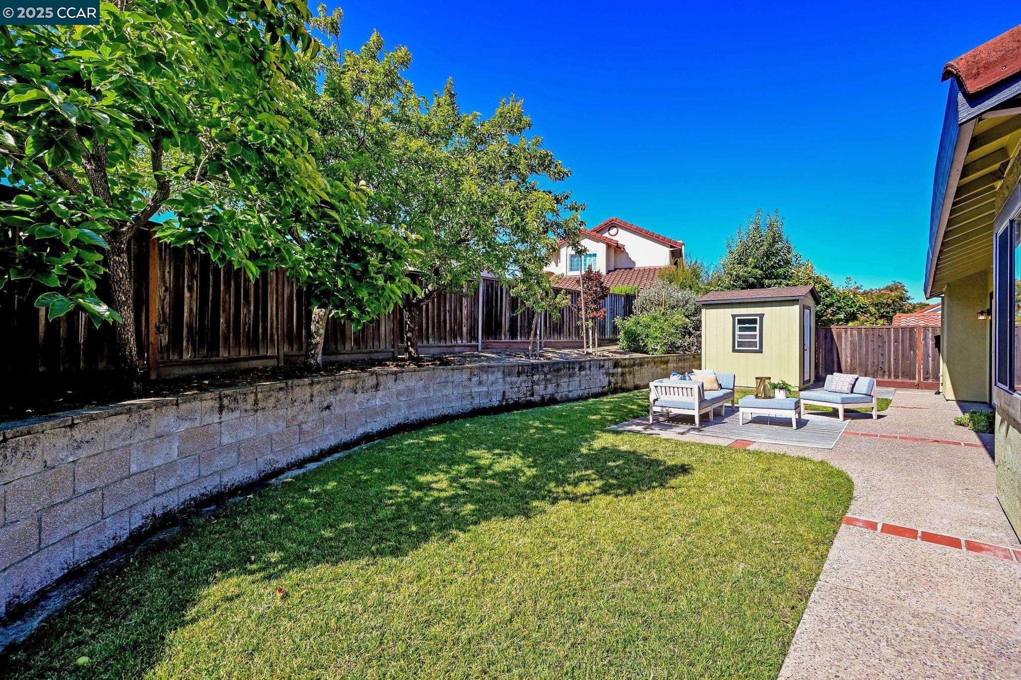 Castro Valley, California 94552, United States, 3 Bedrooms Bedrooms, ,2 BathroomsBathrooms,Residential,Active,186000