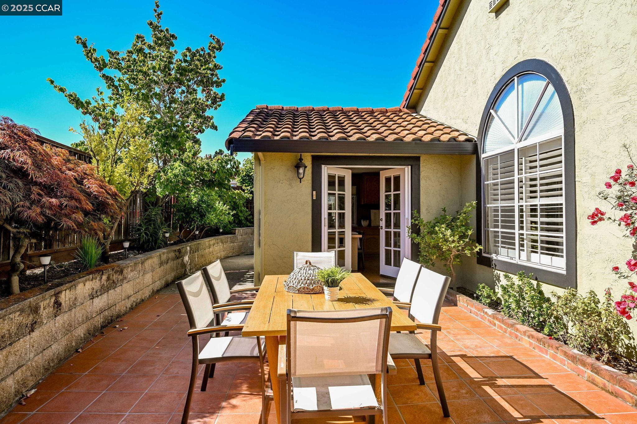 Castro Valley, California 94552, United States, 3 Bedrooms Bedrooms, ,2 BathroomsBathrooms,Residential,Active,186000